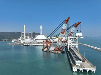 華潤海豐卸船機順利吊裝，助力粵港澳大灣區(qū)能源供應